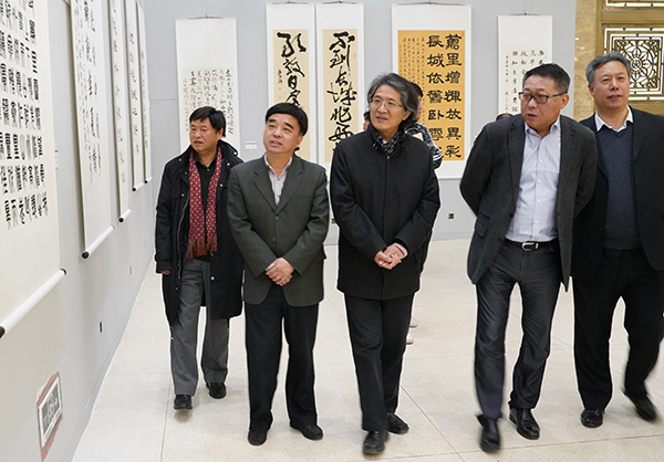 领导参观展览