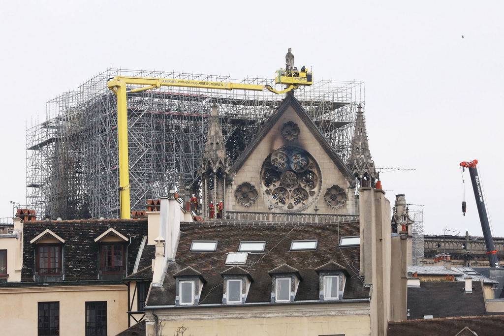 4月16日在法国巴黎拍摄的火灾后的巴黎圣母院（后）。新华社记者高静摄