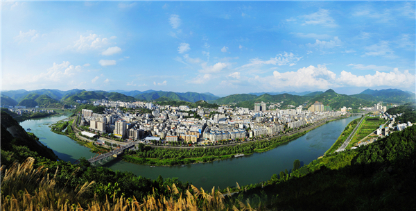 美丽竹山县城全景（摄影：袁平凡）