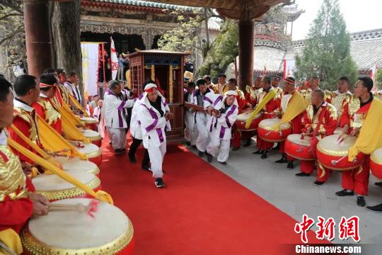 展示蒲县民俗文化魅力的一道亮丽风景。 任丽娜 摄