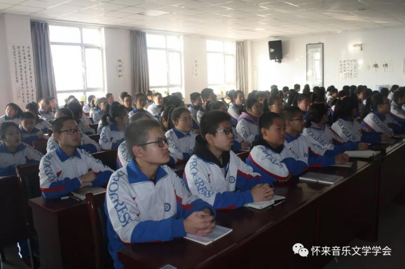 【一堂好课】“写好中国字，做好中国人”。张传忠教授解读汉字艺术讲座在怀来举行