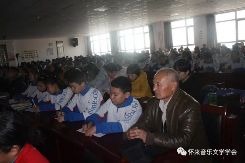 【一堂好课】“写好中国字，做好中国人”。张传忠教授解读汉字艺术讲座在怀来举行