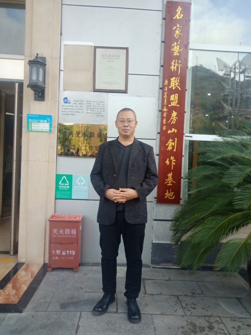 张威——中宣盛世国际书画院会员、著名书画家