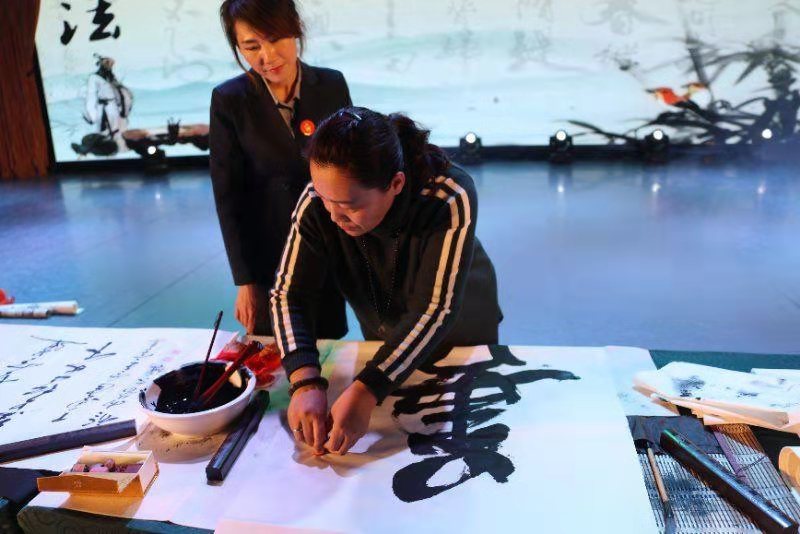 中国楹联学会中宣盛世文化艺术交流中心书画风采展示——张馨元