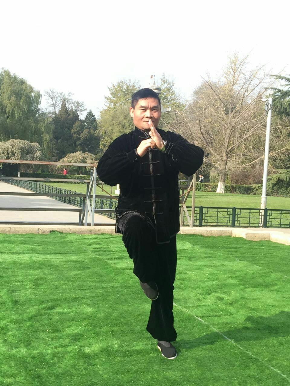 展艺术名人风采,弘万家文化精髓——范武高(八十八) 展艺术名人风采,弘万家文化精髓——范武高(八十八)