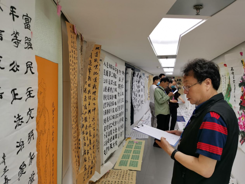 雅集赞百岁，高朋夸高风。 ——“冀南山底抗日地道杯”诗书画印风采大赛评委风采展示