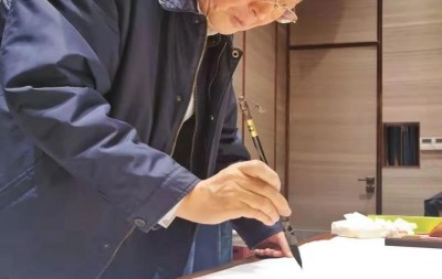 军旅书法家王成志同志挥毫泼墨纪念毛泽东诞辰129周年