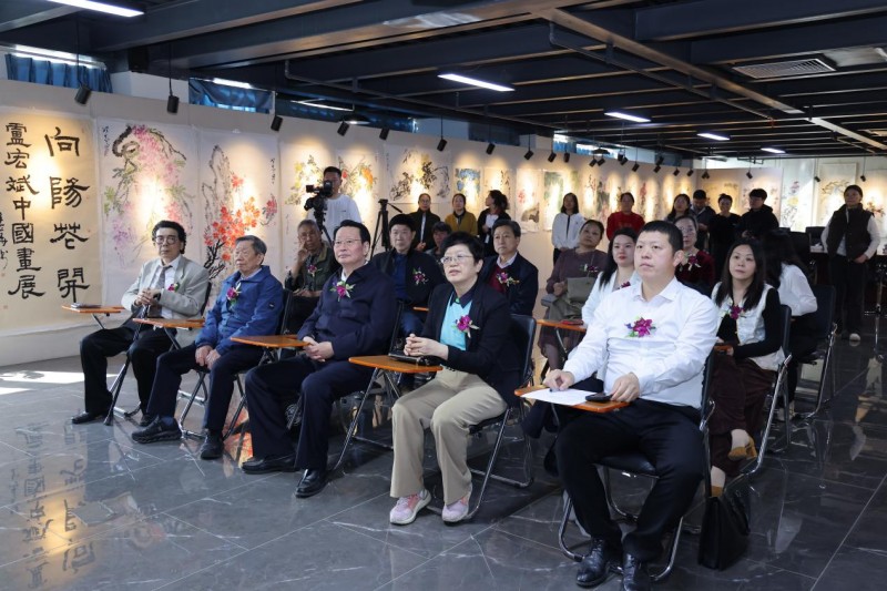 “向阳花开——卢宏斌中国画个展”在京启幕：传统与当代的对话