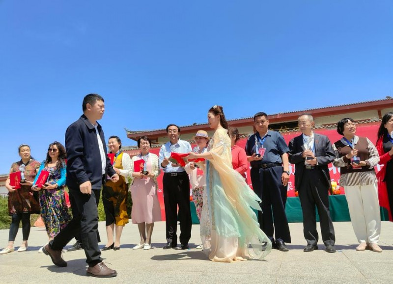 “品读千年古都，放歌赵王集团” 中国文艺名家走进河北邯郸采风系列活动成功举办