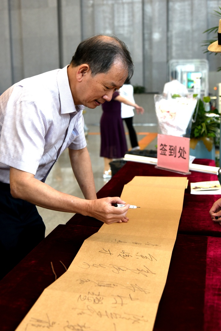 远古的呼唤，黄埔添墨香——辜慧龙书法作品展在黄埔区图书馆香雪总馆隆重开幕