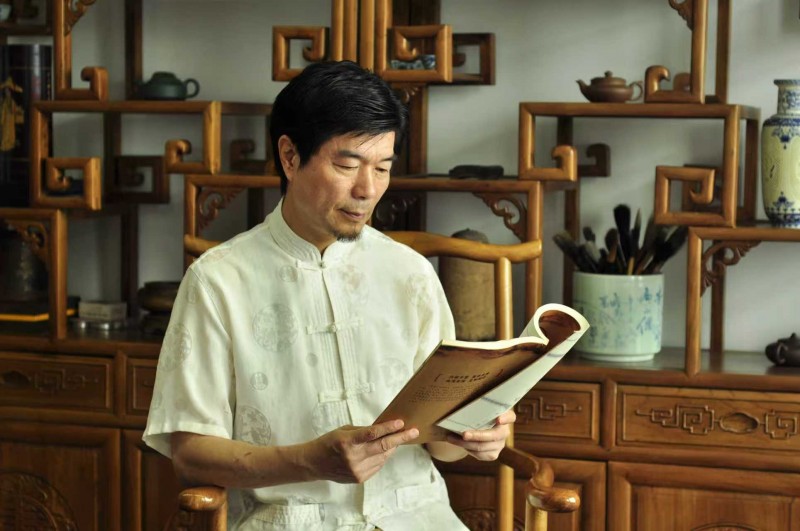 余龙——中宣盛世国际书画院会员、著名书画家