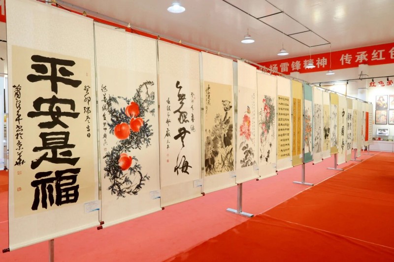 莫旗公安局开展“阳光下的守护”喜迎第六个中国人民警察节系列活动