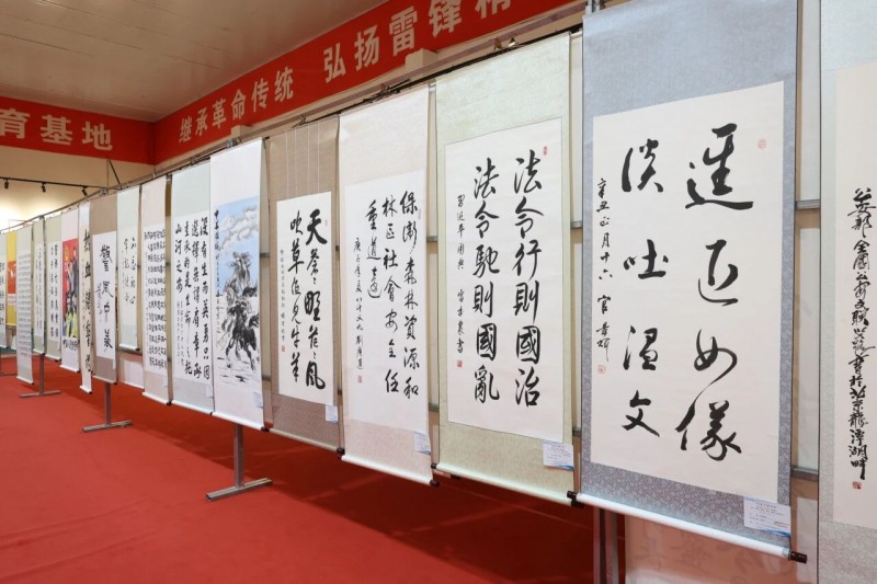 莫旗公安局开展“阳光下的守护”喜迎第六个中国人民警察节系列活动