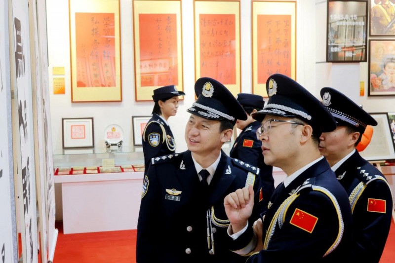 莫旗公安局开展“阳光下的守护”喜迎第六个中国人民警察节系列活动