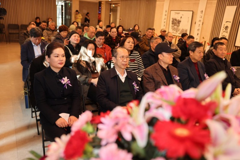 一片繁花宛若春，静远斋中遍国珍——“繁华似锦·卢宏斌中国画展”暨文化进万家研讨会在沪成功举办