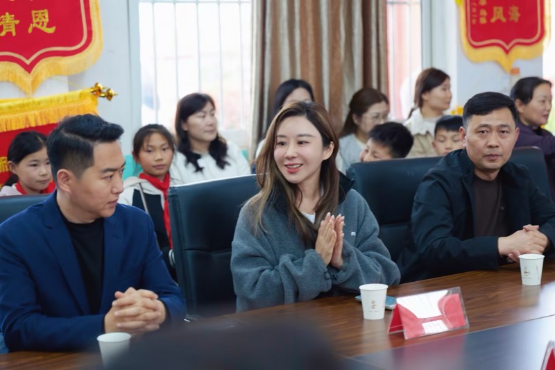 “诗润童心·墨香校园”诗词书法捐赠活动在河南虞城县小侯人民日报希望小学成功举行