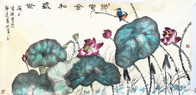 著名画家卢宏斌荷花力作《荷花和合盛世》被小侯人民日报希望小学收藏