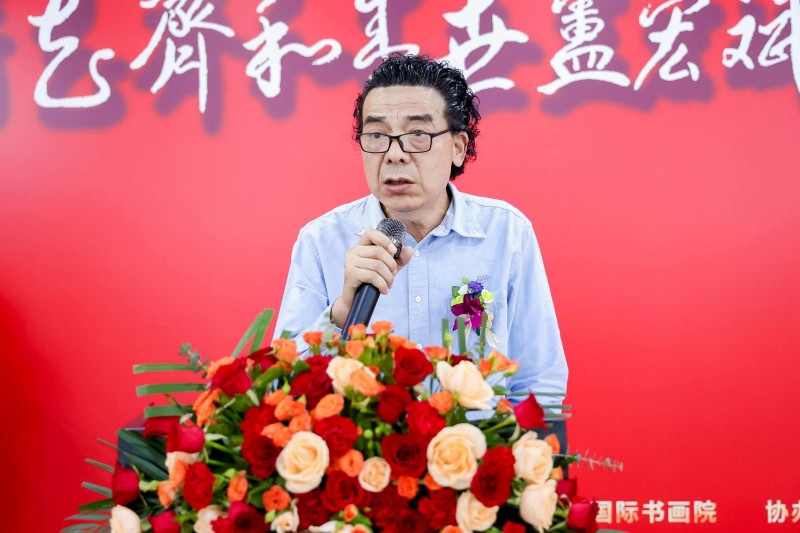 著名画家卢宏斌荷花力作《荷花和合盛世》被小侯人民日报希望小学收藏