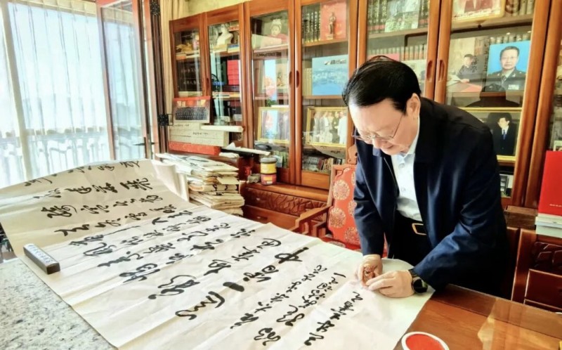 军旅书法家王成志将军应邀为河南虞城县小侯人民日报希望小学捐赠书法作品毛泽东《清平乐·会昌》