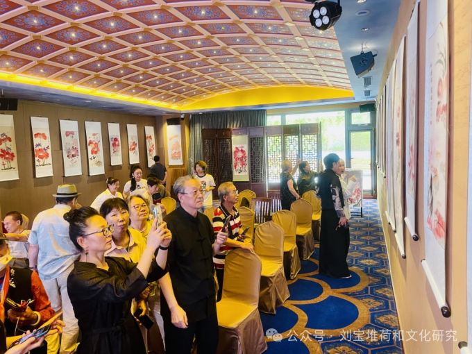 红叶寄情颂党恩 荷风雅集画端阳--刘宝堆师生红叶荷花展落幕
