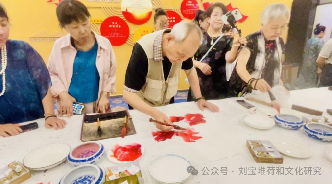 红叶寄情颂党恩 荷风雅集画端阳--刘宝堆师生红叶荷花展落幕